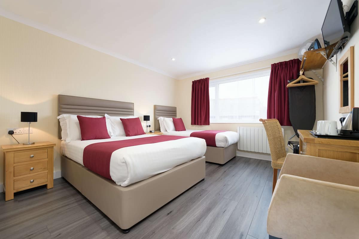 Standard Room, Multiple Beds, Non Smoking (Pet Friendly)