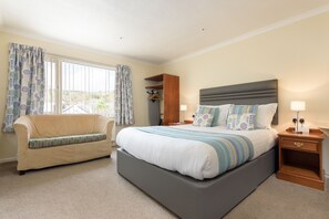 Family Room, 1 Double Bed, Non Smoking (Bunk beds) | Premium bedding, individually decorated, individually furnished, desk