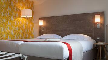 Suite Junior | Coffres-forts dans les chambres, bureau, rideaux occultants