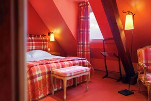 Traditional Suite, Jetted Tub | 2 bedrooms, in-room safe, desk, blackout drapes