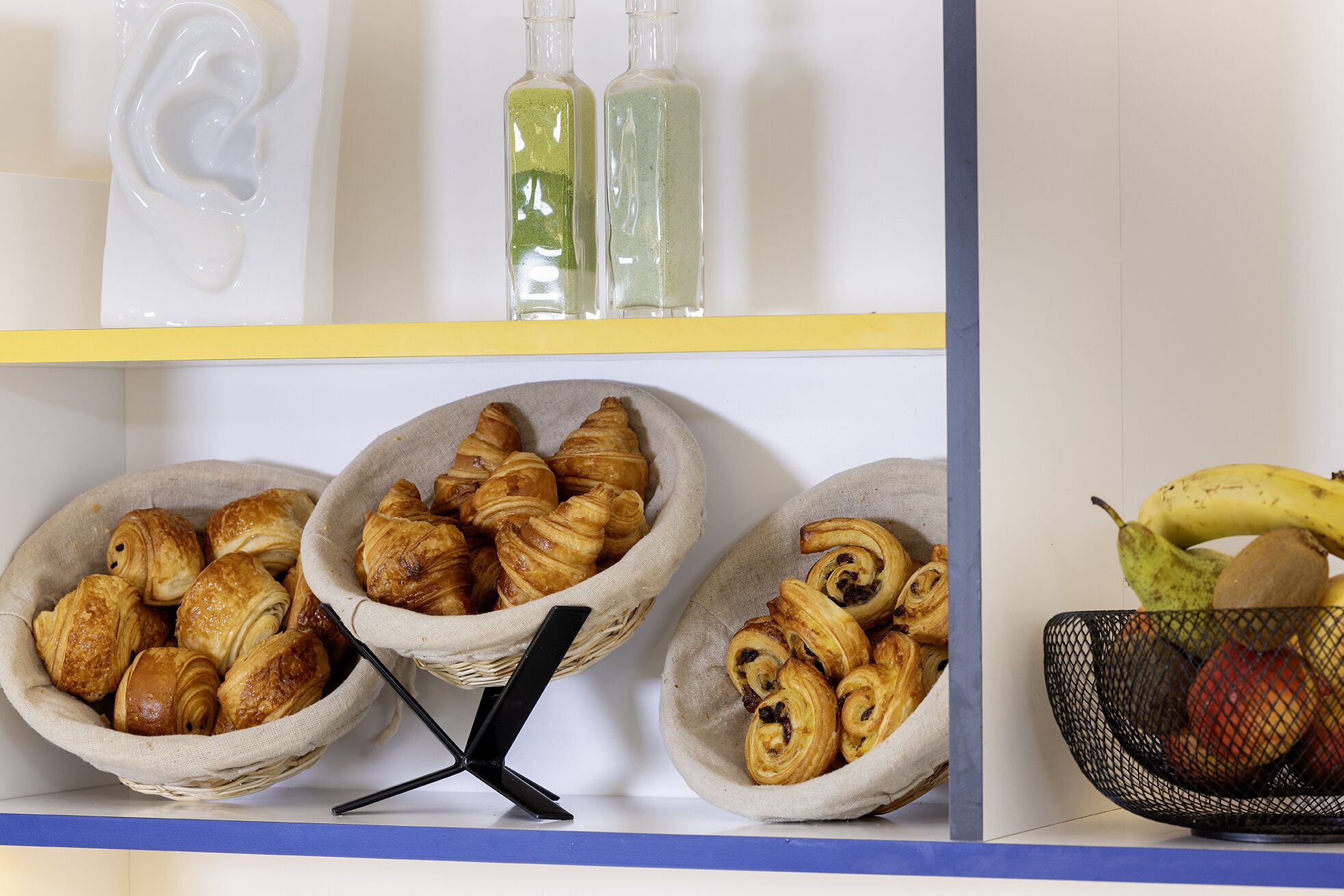 daily full breakfast (eur 16 per person)