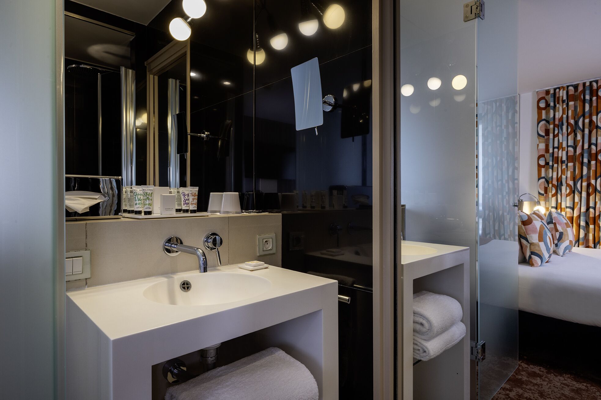 classical room (for 2 persons) | bathroom | designer toiletries, hair dryer, bathrobes, slippers