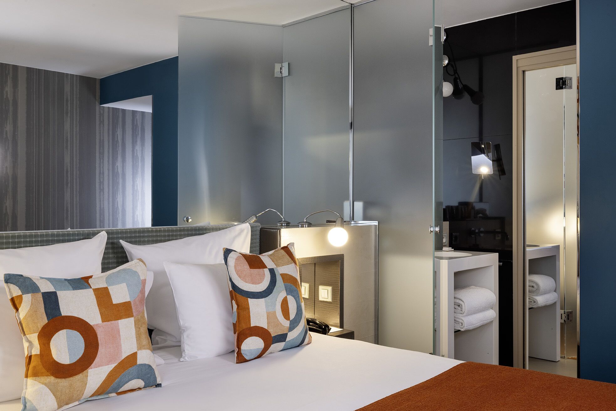 classical room (for 2 persons) | premium bedding, minibar, in-room safe, desk