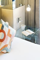 Ropa de cama de alta calidad y minibar