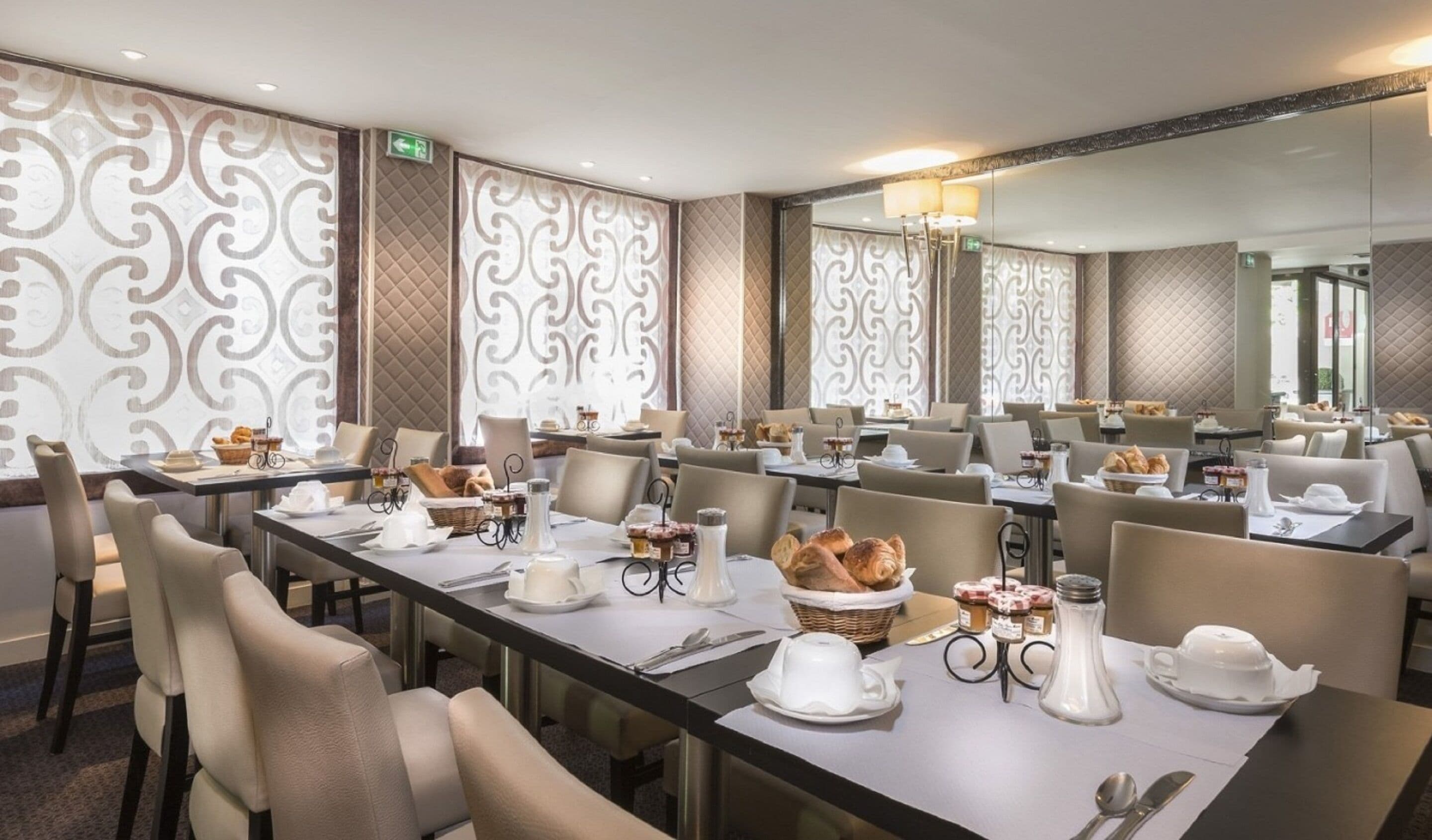 Daily continental breakfast (EUR 16 per person)