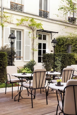 Terrace/patio - Hotel Lord Byron (Paris)