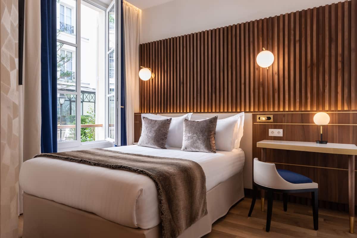 Single Room | Premium bedding, pillowtop beds, minibar, in-room safe