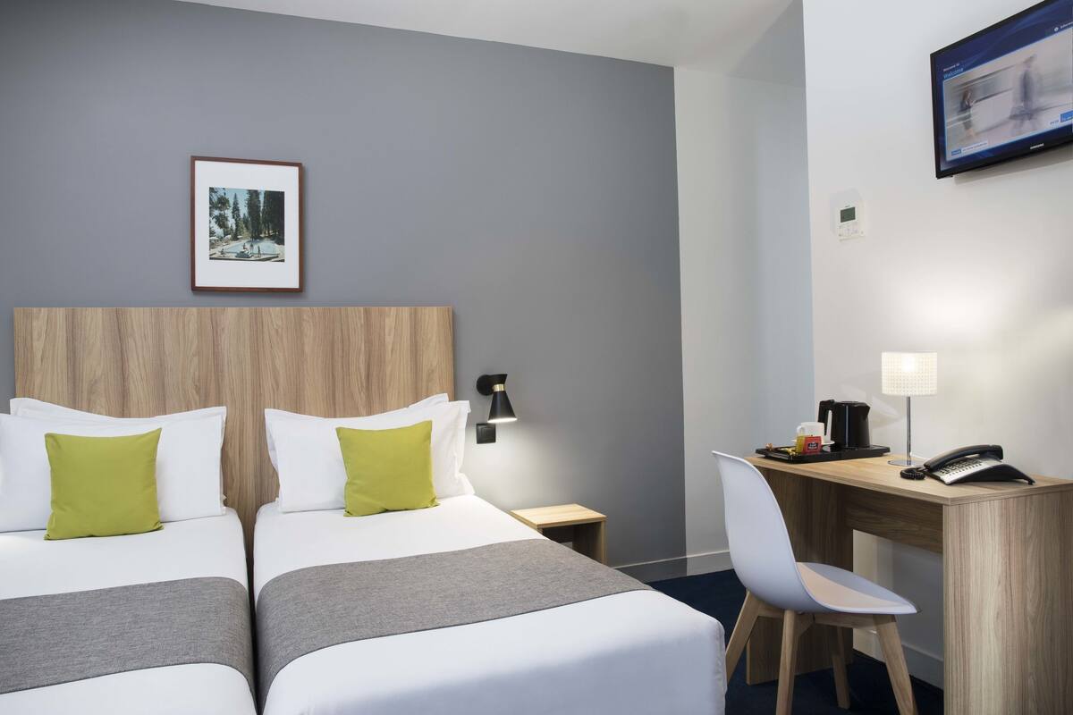 In-room safe, desk, blackout drapes, iron/ironing board (on request)