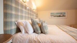 Desk, laptop workspace, iron/ironing board (on request), WiFi (free) - The Old Manor Hotel (Leven)