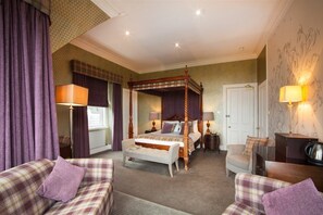 Individually decorated, individually furnished, desk, laptop workspace - The Old Manor Hotel (Leven)