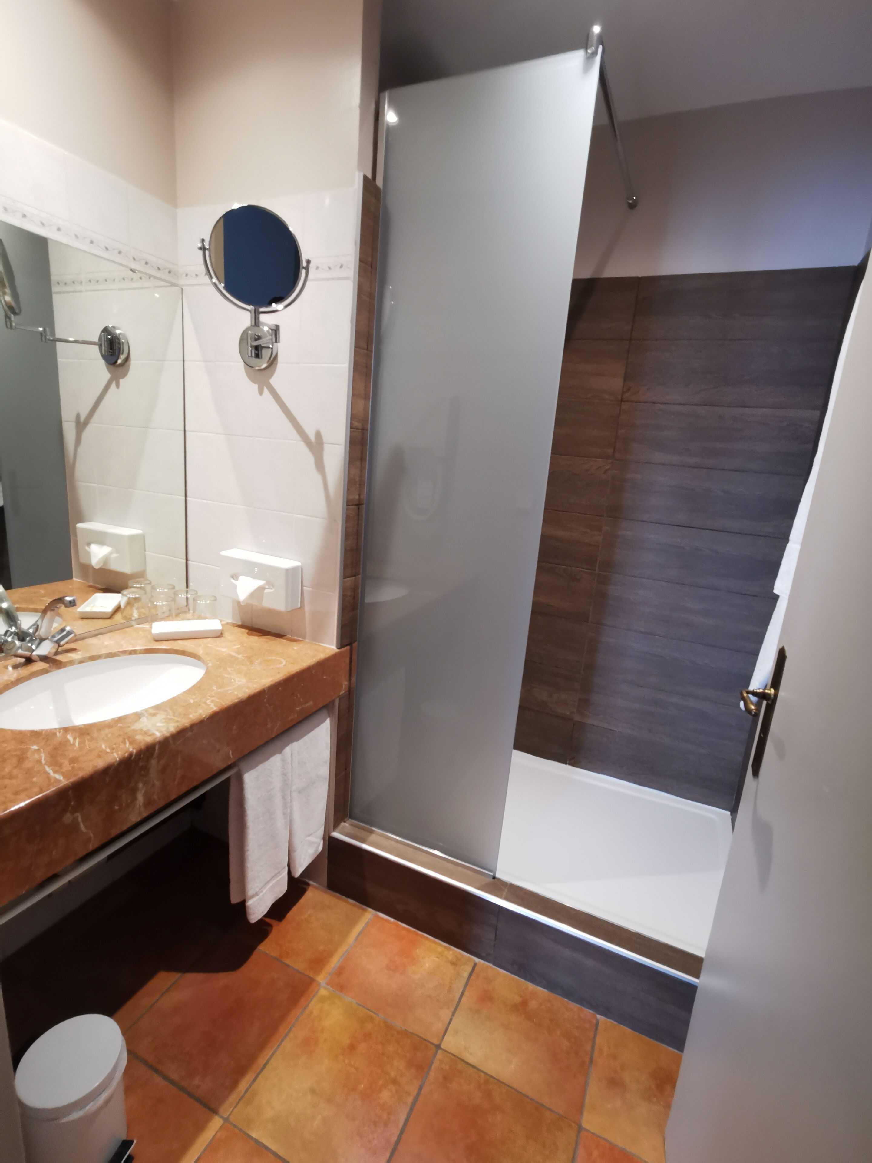 family room, multiple beds, non smoking | bathroom | free toiletries, hair dryer, towels, soap