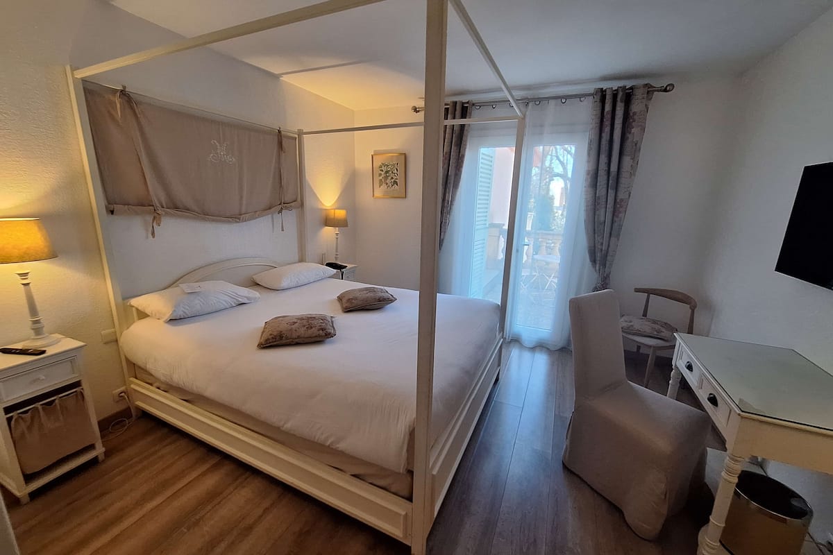 Superior Room, 1 Queen Bed, Non Smoking, Pool View (Twin bed on request)