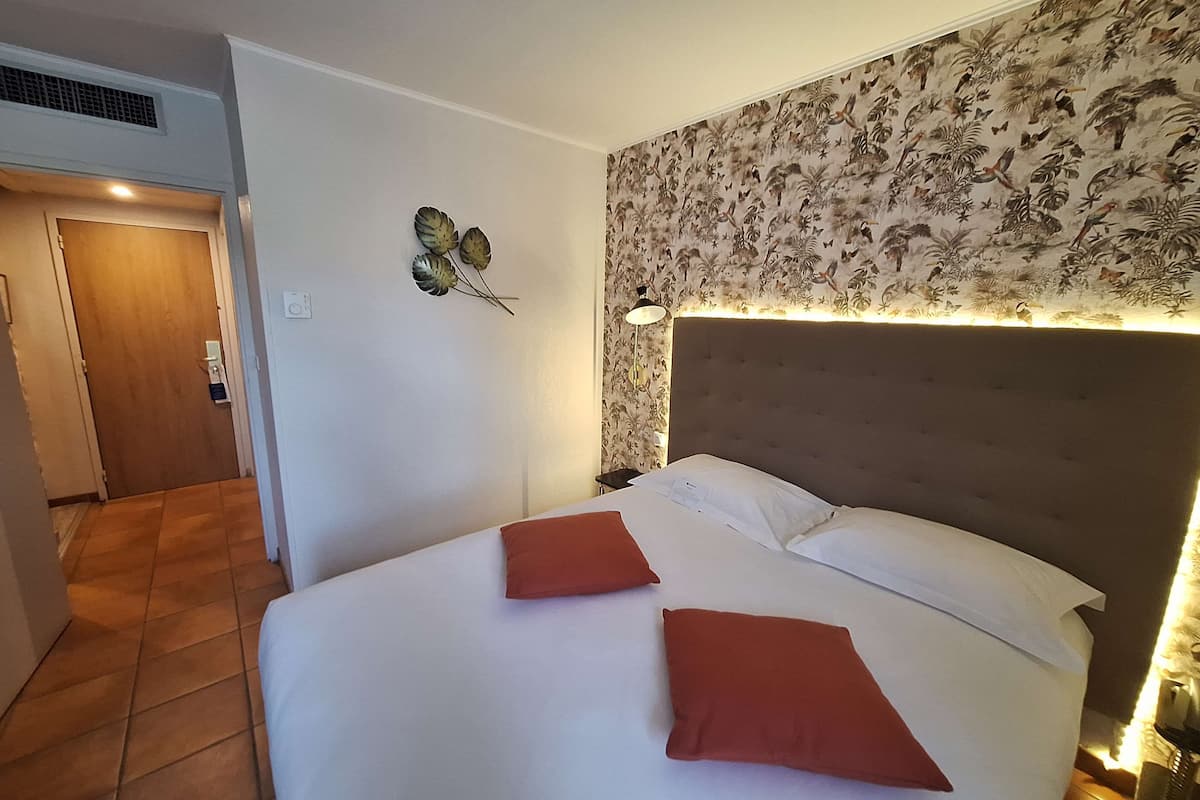 Chambre classique, 1 lit double, non-fumeur | Literie de qualité, minibar, coffre-fort, décor unique