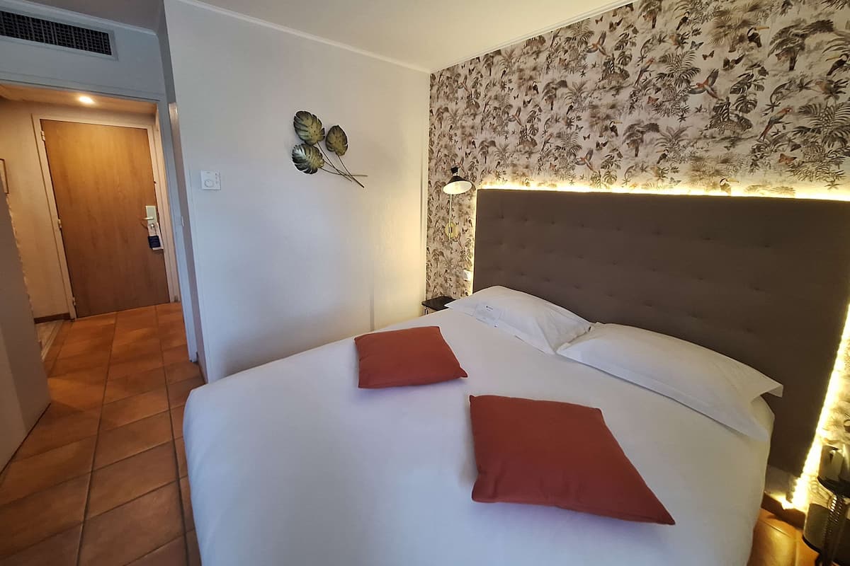 Classic Room, 1 Double Bed, Non Smoking | Premium bedding, minibar, in-room safe, individually decorated