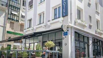 Vista frontal de la propiedad