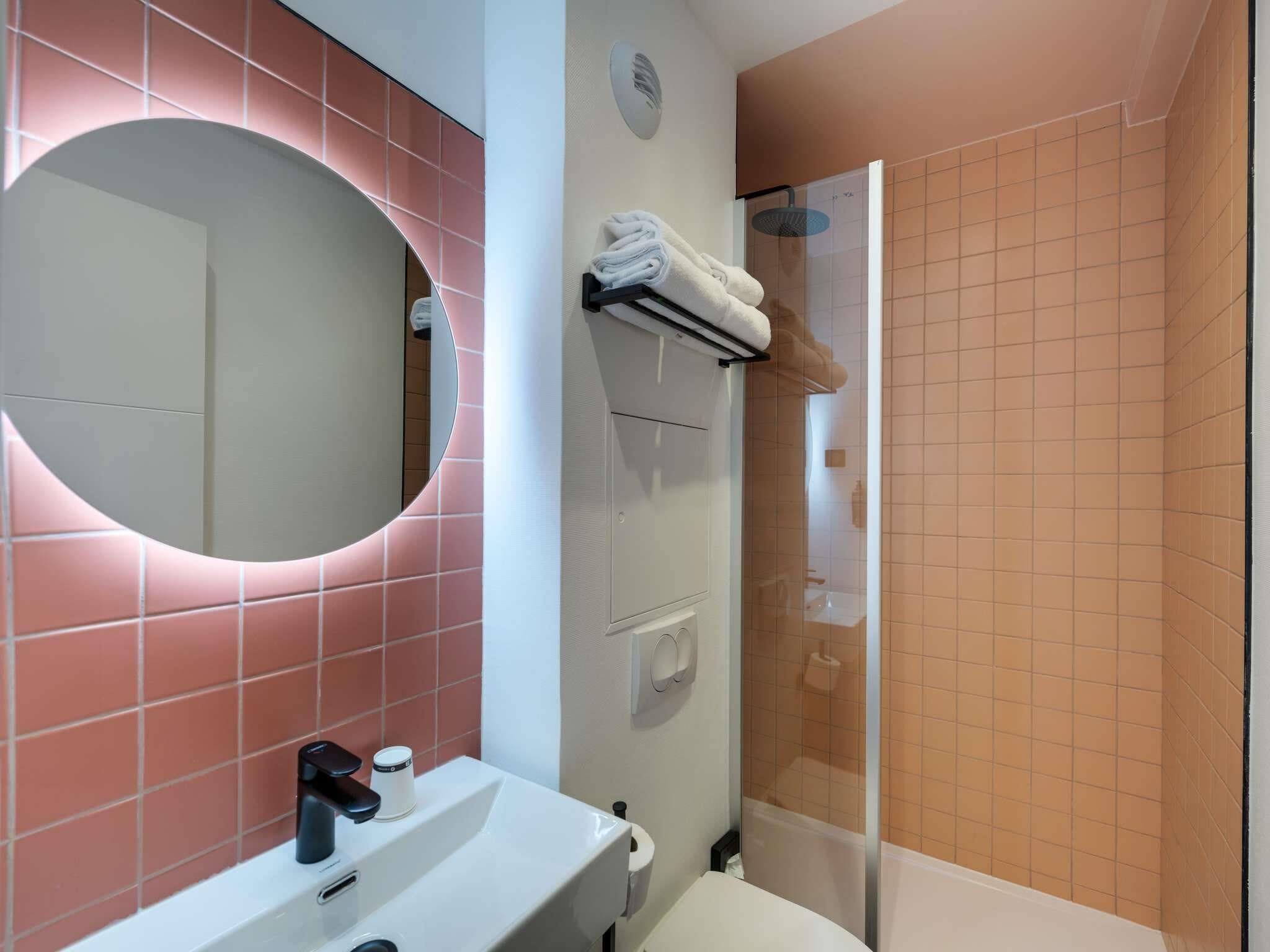 Standard Room, 2 Twin Beds | Desk, soundproofing, free WiFi, bed sheets