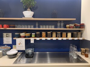 Tägliches Frühstücksbuffet (10 EUR pro Person)