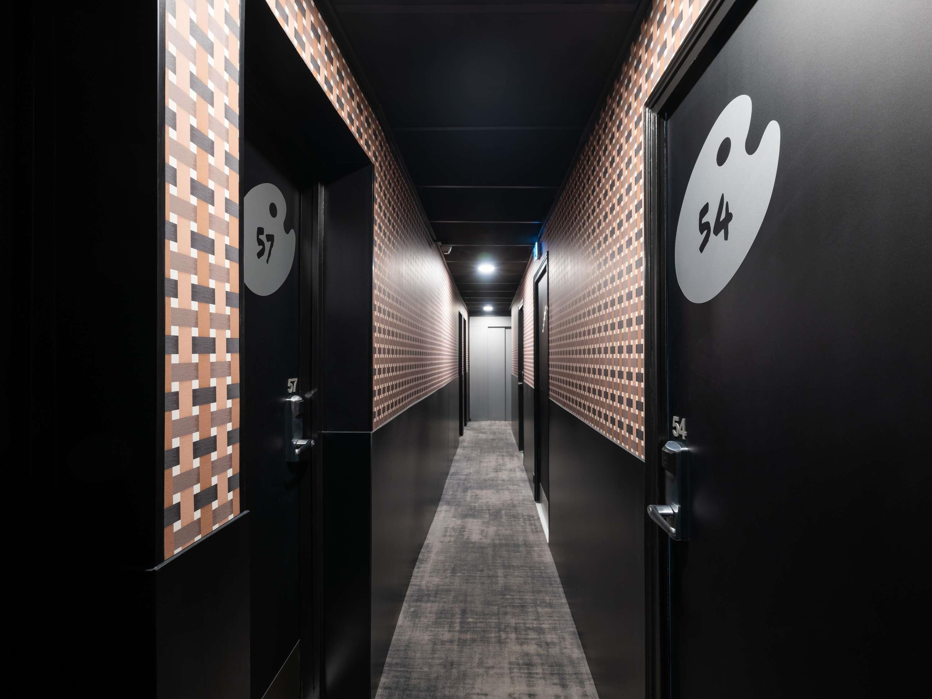 desk, soundproofing, free wifi, bed sheets