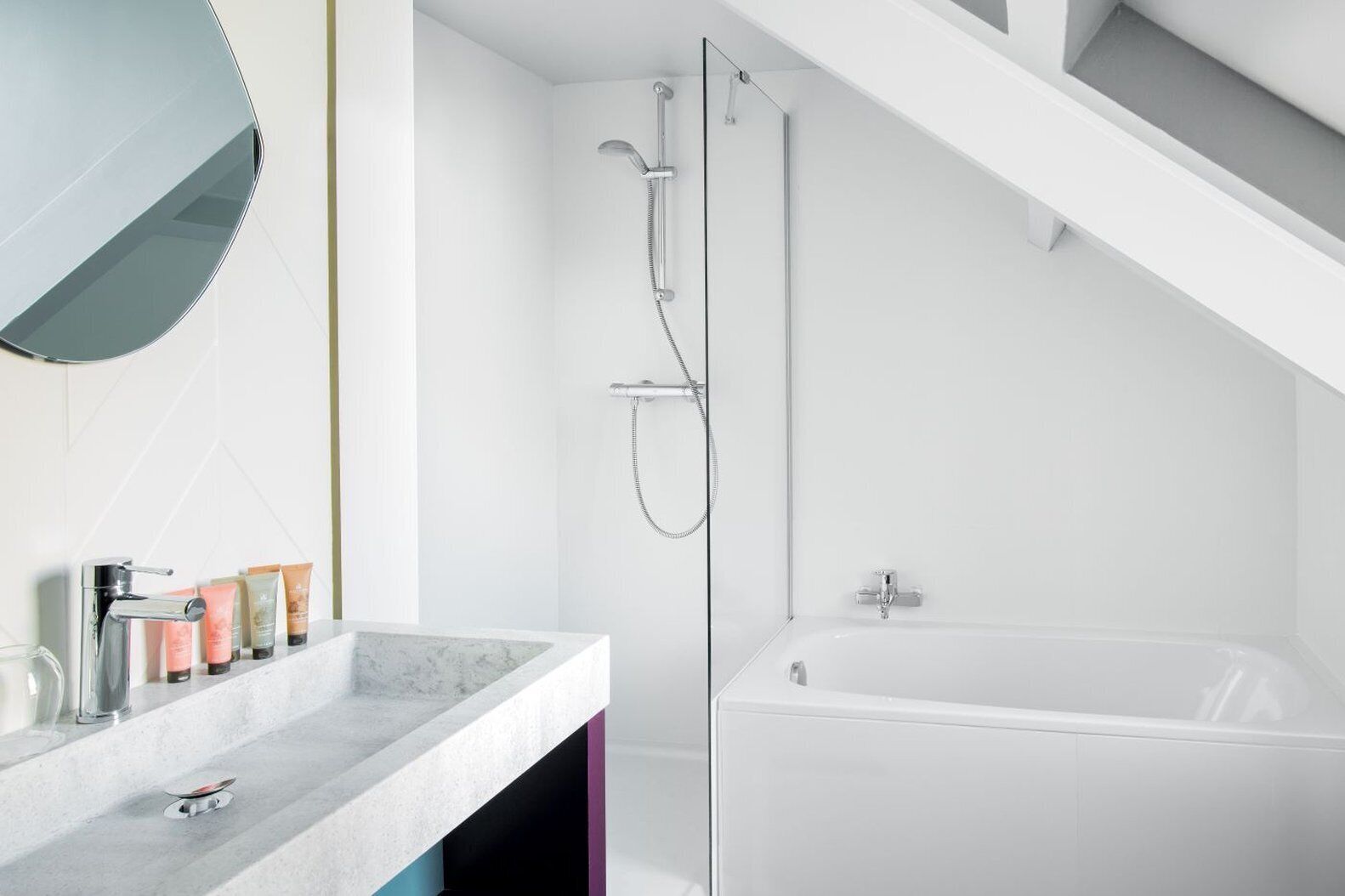 suite junior avec balcon | bathroom | free toiletries, hair dryer, slippers, towels