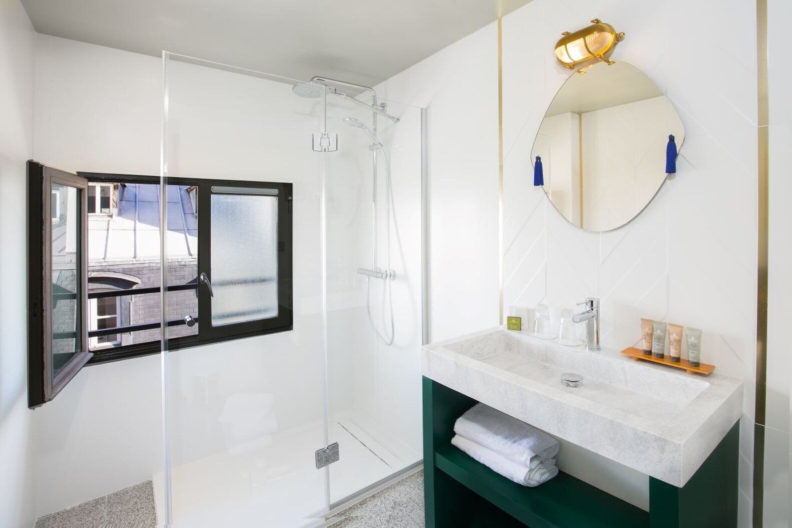 premium bedding, pillow-top beds, free minibar, in-room safe