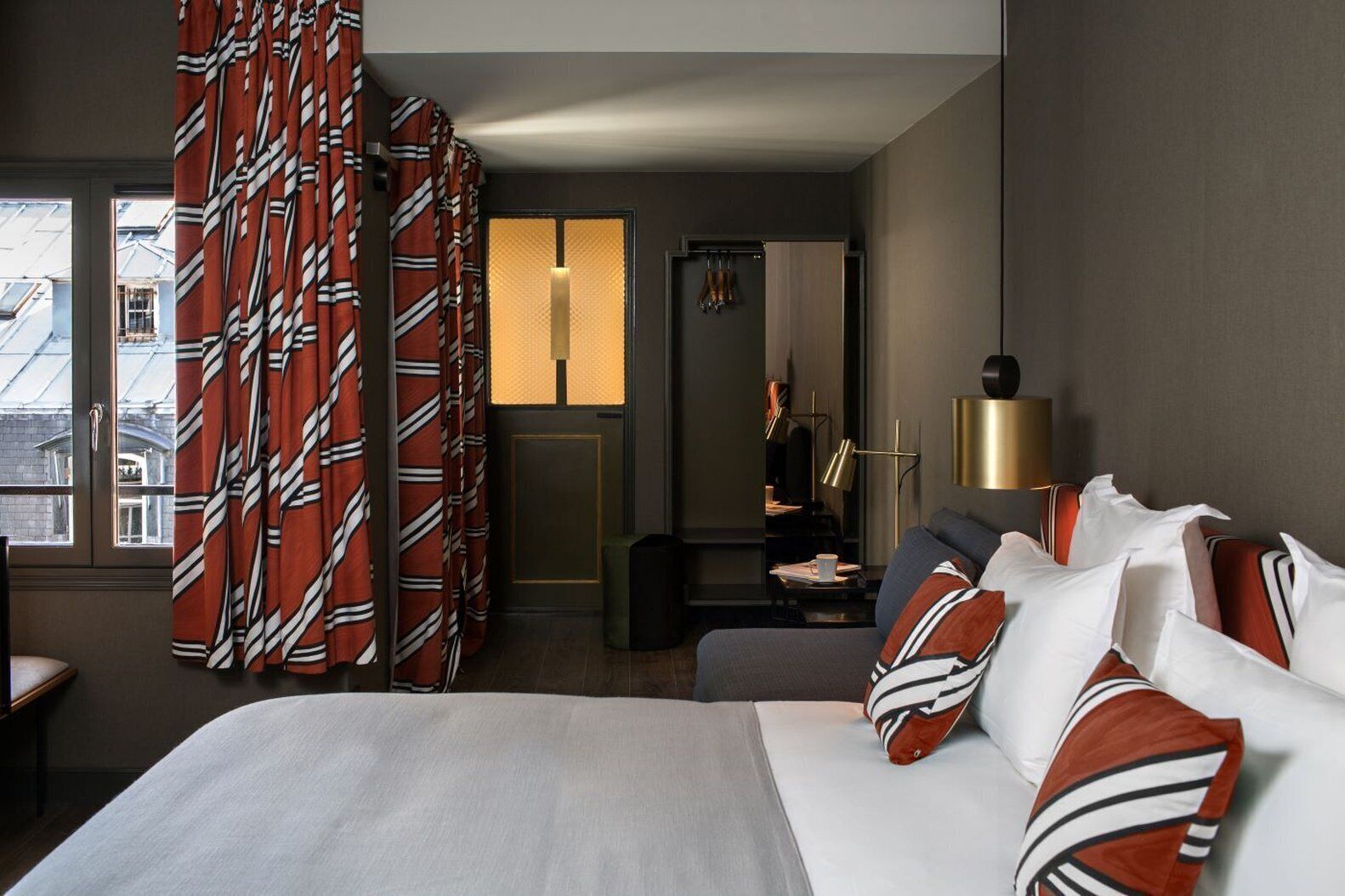 deluxe room | premium bedding, pillow-top beds, free minibar, in-room safe