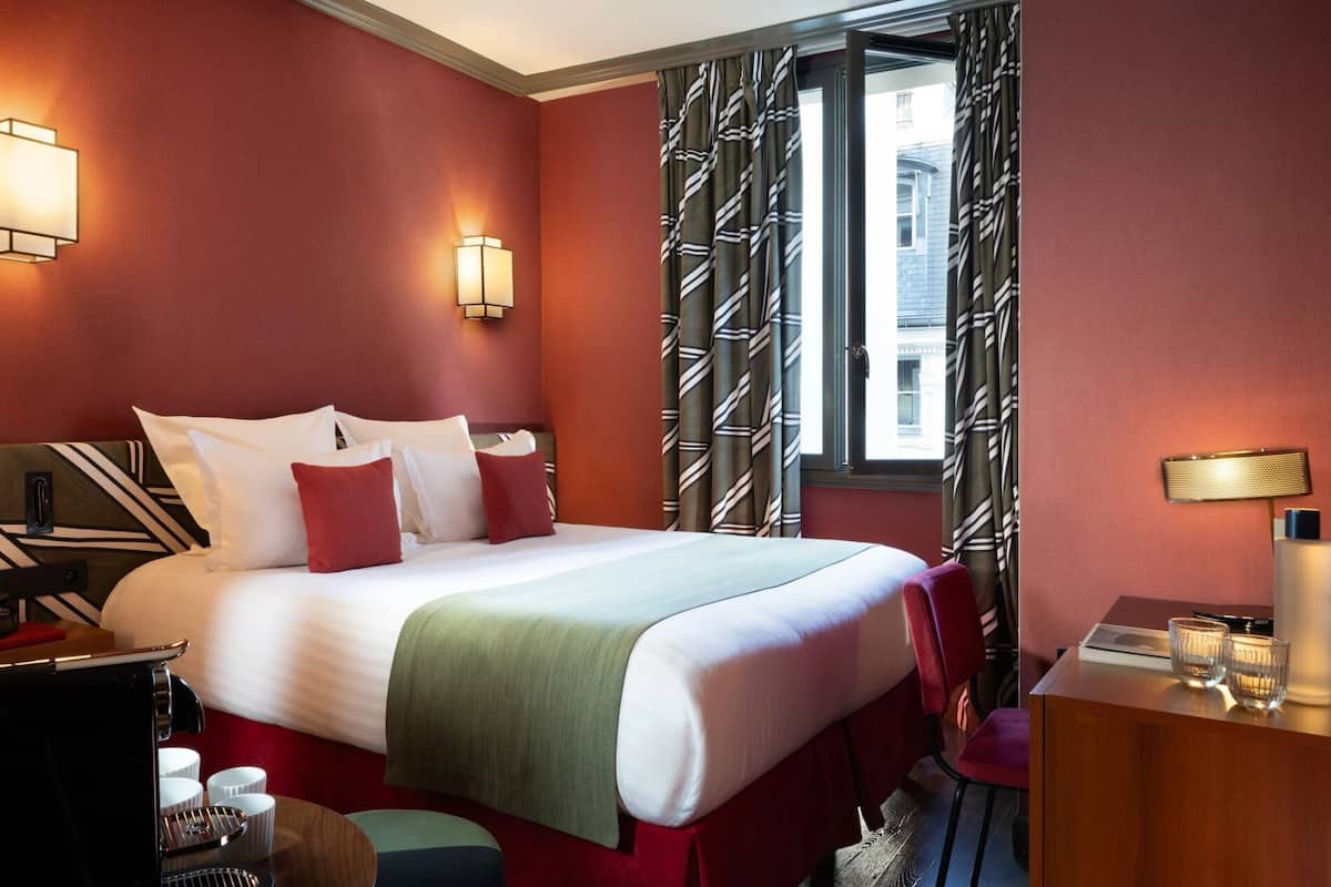 Klassieke kamer | Luxe beddengoed, pillowtop-bedden, een kluis op de kamer, een bureau