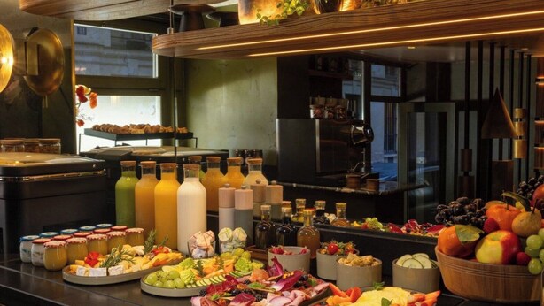 A buffet with various food items and beverages. - Hôtel Aoriste & Spa (Paris)