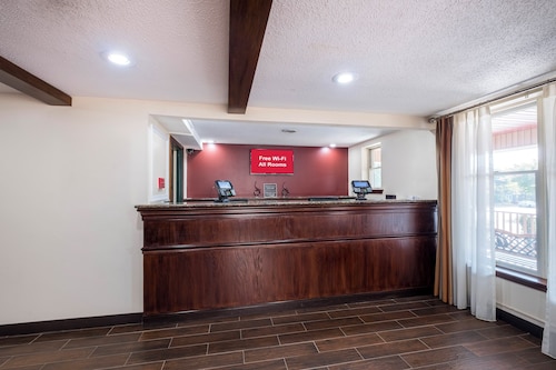 Red Roof Inn & Suites Stafford, VA - Quantico