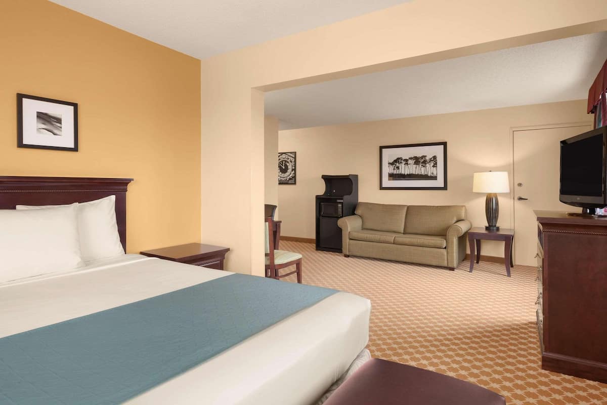 1 bedroom, hypo-allergenic bedding, in-room safe, desk