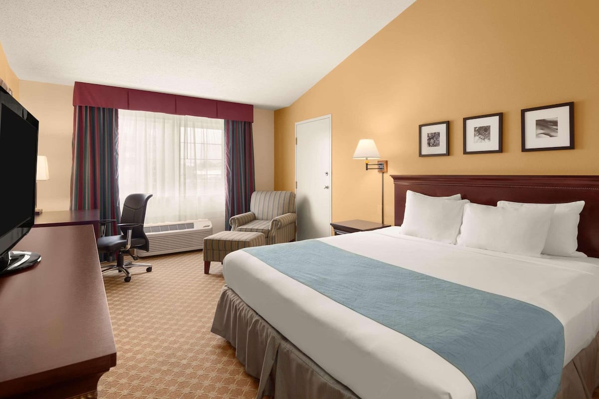 1 bedroom, hypo-allergenic bedding, in-room safe, desk