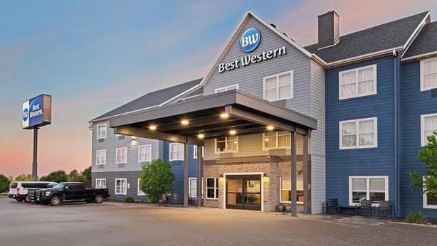 A Best Western hotel with a covered entrance, multiple windows, and a parking area with vehicles. - Best Western Eau Claire South (Eau Claire)