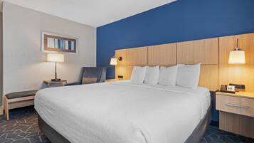 Standard Room, 1 King Bed, Non Smoking, Refrigerator | Premium bedding, pillow-top beds, desk, blackout curtains