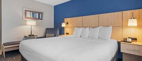 Standard Room, 1 King Bed, Non Smoking, Refrigerator | Premium bedding, pillowtop beds, desk, blackout drapes