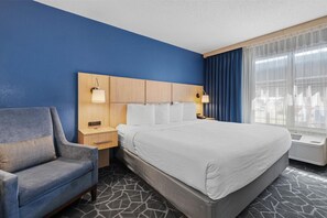 Standard Room, 1 King Bed, Non Smoking, Refrigerator | Premium bedding, pillowtop beds, desk, blackout drapes