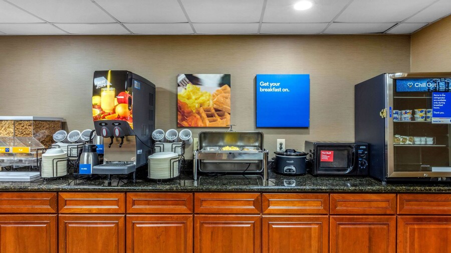 Comfort Inn & Suites Hamilton Place