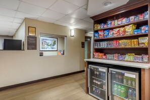 Gift shop - Comfort Inn & Suites Hamilton Place (Chattanooga)