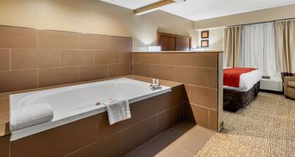 Comfort Inn & Suites Hamilton Place