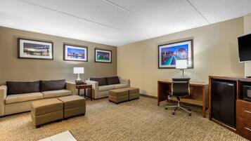 Suite, Non Smoking | Premium bedding, desk, blackout curtains, iron/ironing board