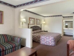 Desk, iron/ironing board, free rollaway beds, free WiFi - Days Inn by Wyndham Saint Pauls (St. Pauls)