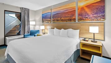 Suite, 1 kingsize-seng, utsikt mot innsjø (Sofa Bed, Soaker Tub) | Skrivebord, strykejern/-brett og ekstrasenger (inkludert)