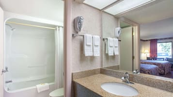 Combined shower/bathtub, hair dryer, towels