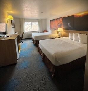 Desk, blackout drapes, iron/ironing board, free WiFi - Days Inn by Wyndham Torrey Capital Reef (Torrey)