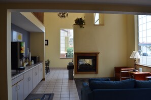 Lobby sitting area - Days Inn by Wyndham Torrey Capital Reef (Torrey)