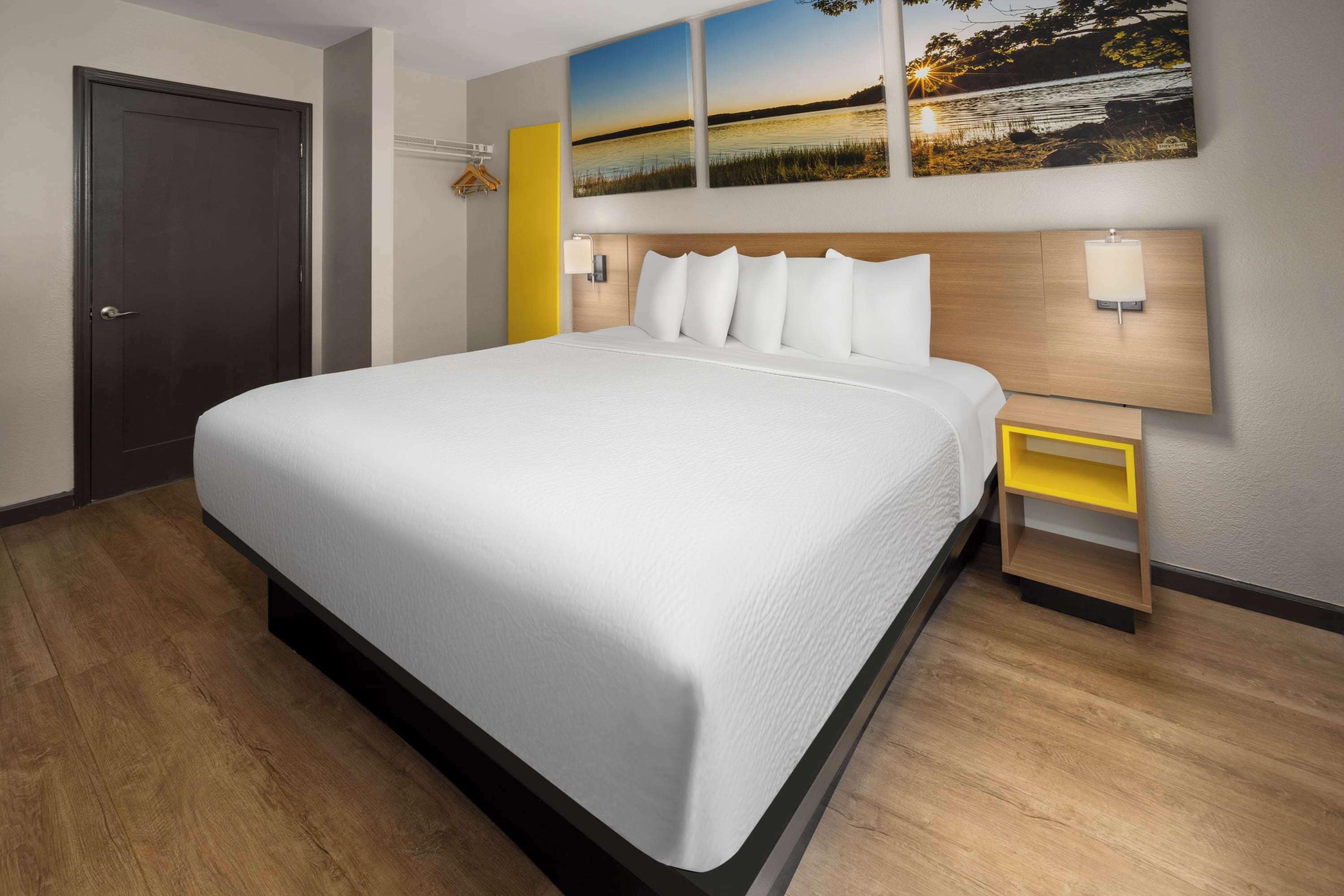 Room, 1 King Bed, Accessible, Non Smoking (Mobility Accessible) | In-room safe, desk, laptop workspace, iron/ironing board