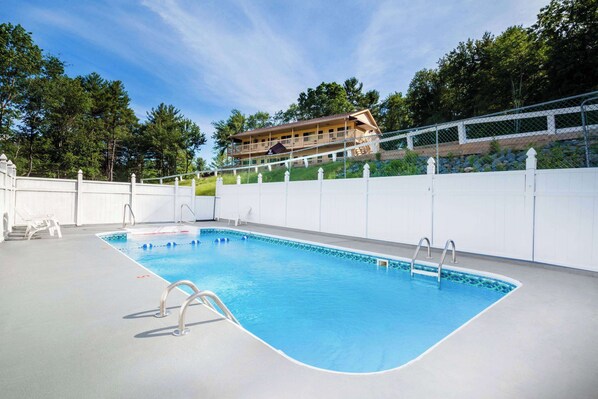 Piscina externa sazonal