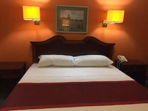 Camera Standard, 1 letto king | Ferro/asse da stiro, Wi-Fi gratuito, lenzuola