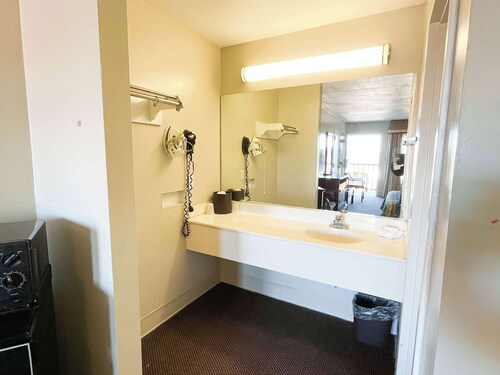 Motel 6 Bracey, VA – I-85