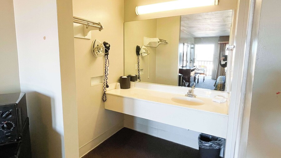 Motel 6 Bracey, VA – I-85