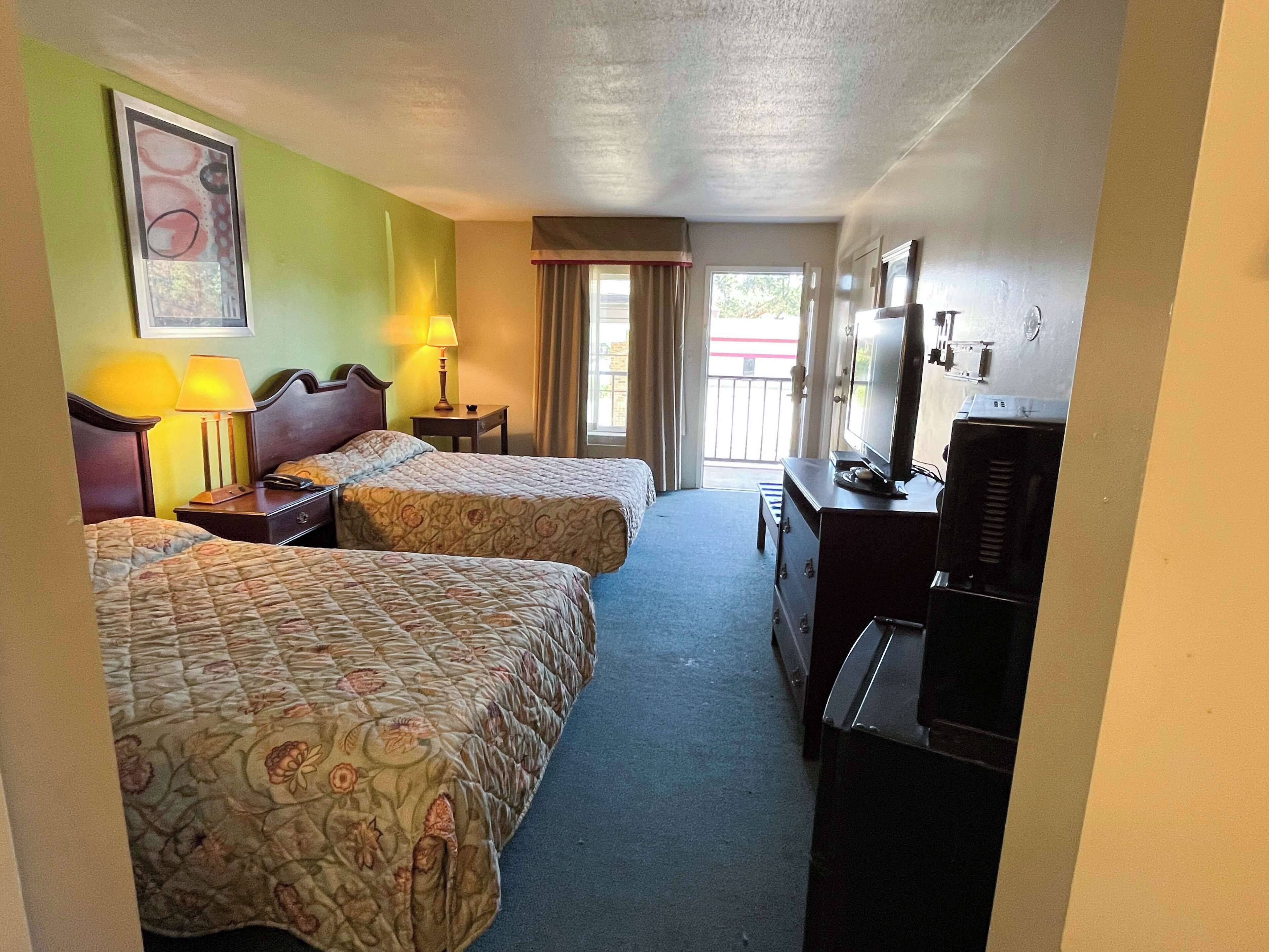 Camera Deluxe, 2 letti queen, non fumatori | Ferro/asse da stiro, Wi-Fi gratuito, lenzuola