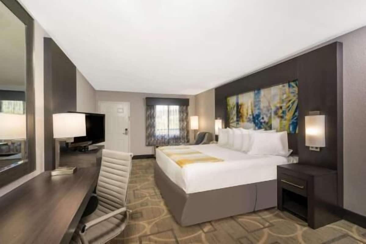 Skrivbord, strykjärn/strykbräda, gratis barnsängar och gratis wi-fi